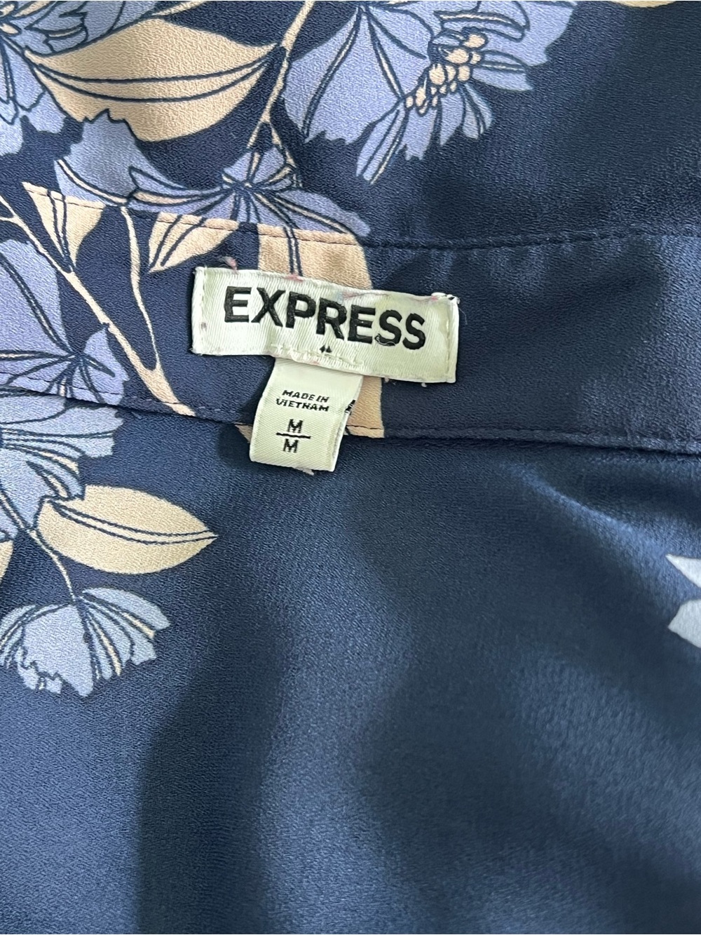 Express Navy Floral Button-Front Blouse with Light Pink and Lavender Print - Picture 5 of 6